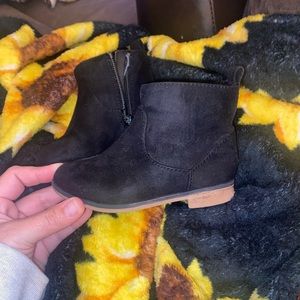 Toddler boots black with zip inside size 6